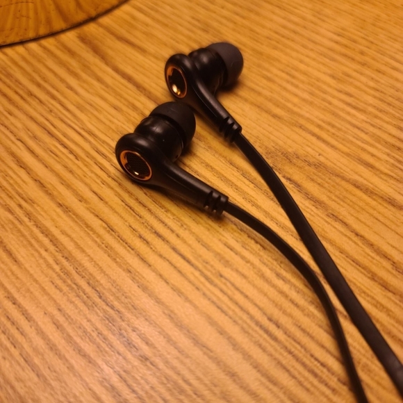 CYLO Cobra Wireless Earbuds | Bluetooth | Black - Picture 3 of 4